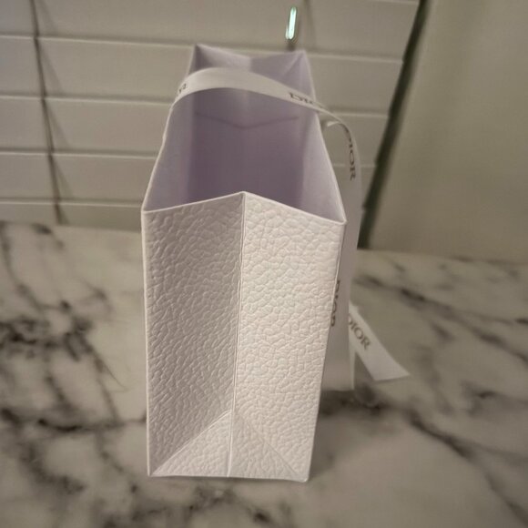 Authentic Dior White Pebbled Paper Gift Bag with Ribbon Handles | Small Size - Picture 4 of 5